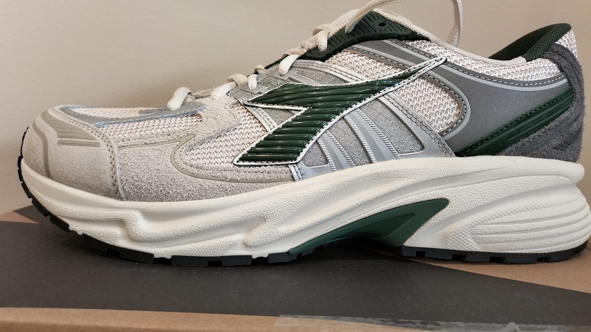 Diadora Mythos